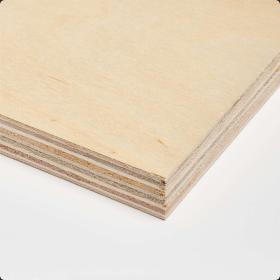 Plywood được cấu tạo từ nhiều lớp gỗ mỏng (Veneer) ép chồng vuông góc dưới nhiệt độ và áp suất cao, có độ bền và khả năng chịu lực tốt, phù hợp cho nhiều ứng dụng nội thất và xây dựng.